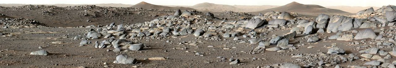 Perseverance's panorama of boulders near Santa Cruz on Mars